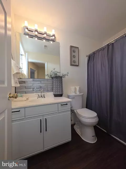 Bath - 4524 Saint Thomas Ave, Baltimore, MD 21206 photo 5 of 9