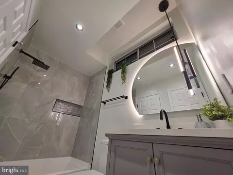 Bath - 4524 Saint Thomas Ave, Baltimore, MD 21206 photo 1 of 9