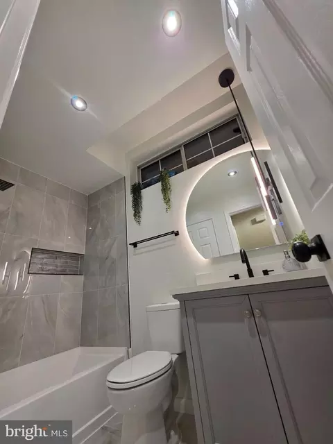 Bath - 4524 Saint Thomas Ave, Baltimore, MD 21206 photo 3 of 9