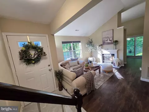 Entry Way - 4524 Saint Thomas Ave, Baltimore, MD 21206 photo 3 of 5