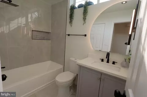 Bath - 4524 Saint Thomas Ave, Baltimore, MD 21206 photo 8 of 9