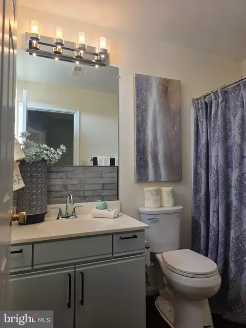 Bath - 4524 Saint Thomas Ave, Baltimore, MD 21206 photo 9 of 9