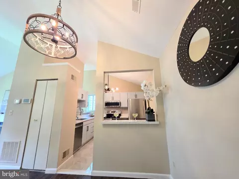 Entry Way - 4524 Saint Thomas Ave, Baltimore, MD 21206 photo 1 of 11