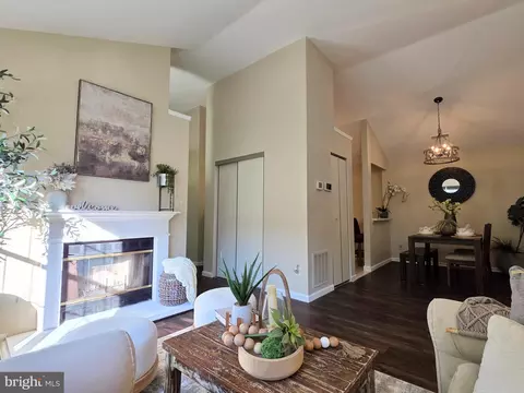 Living - 4524 Saint Thomas Ave, Baltimore, MD 21206 photo 4 of 4