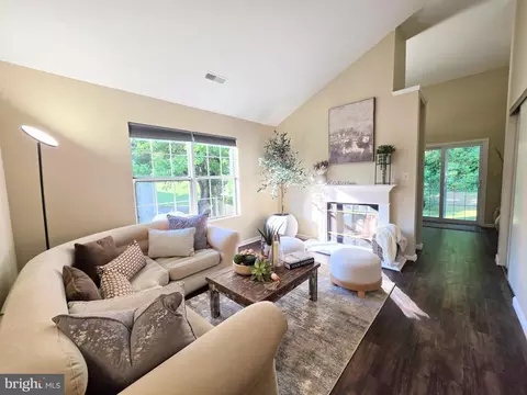 Living - 4524 Saint Thomas Ave, Baltimore, MD 21206 photo 2 of 4