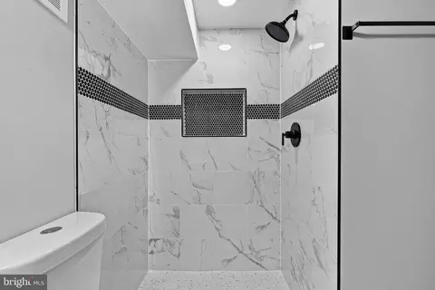Bath - 1006 E Preston St, Baltimore, MD 21202 photo 3 of 9
