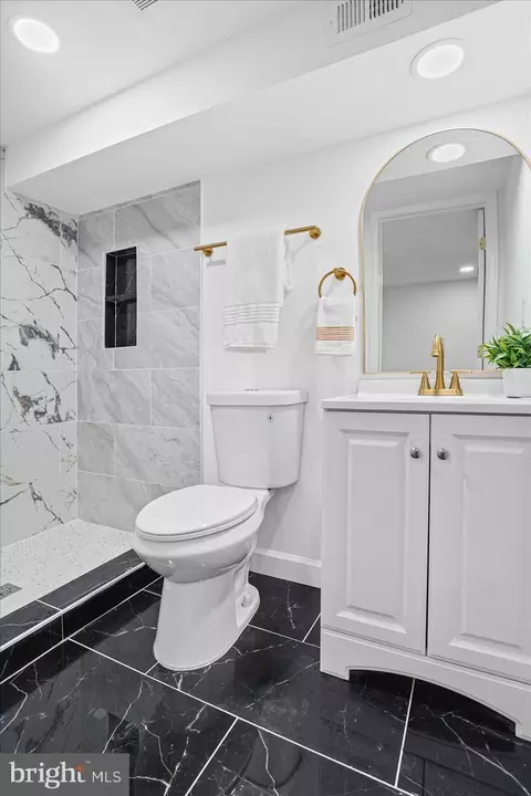 Bath - 21 S Monastery Ave, Baltimore, MD 21229 photo 4 of 5