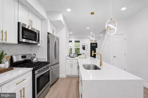 Kitchen - 21 S Monastery Ave, Baltimore, MD 21229 photo 3 of 4