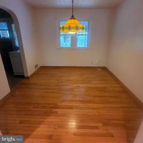 Entry Way - 4330 Dewey Ave, Baltimore, MD 21211 photo 3 of 6
