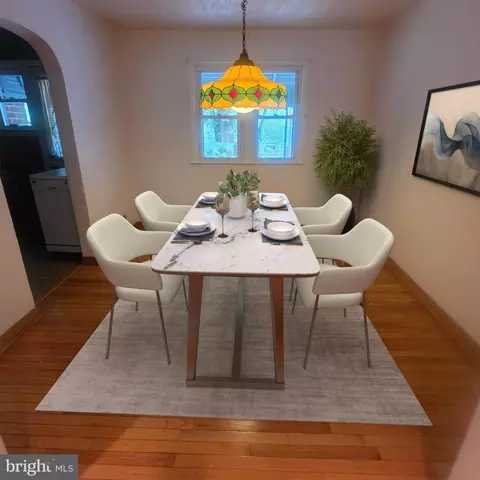 Entry Way - 4330 Dewey Ave, Baltimore, MD 21211 photo 2 of 6