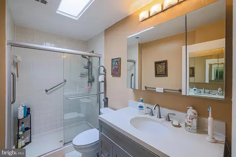 Bath - 6350 Red Cedar Pl #405, Baltimore, MD 21209 photo 2 of 3