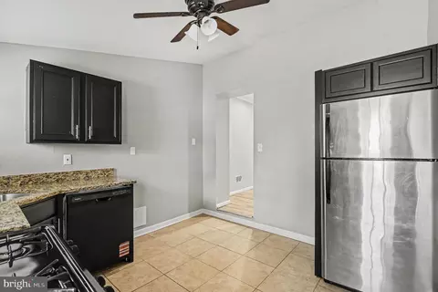 Entry Way - 111 E Fort Ave, Baltimore, MD 21230 photo 5 of 12