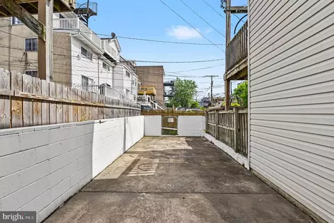 Exterior - 111 E Fort Ave, Baltimore, MD 21230 photo 3 of 4