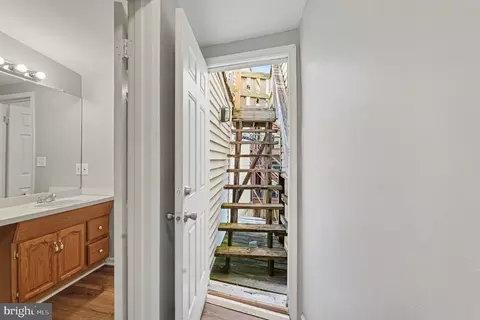 Entry Way - 613 Harvey St, Baltimore, MD 21230 photo 7 of 7
