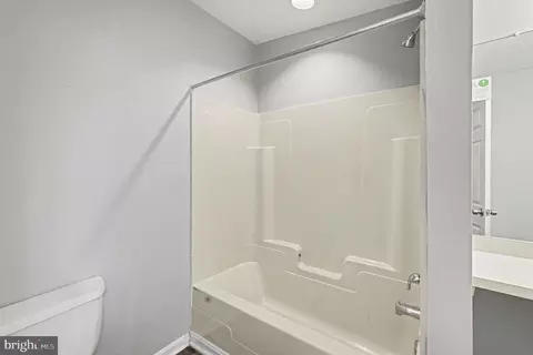 Bath - 613 Harvey St, Baltimore, MD 21230 photo 2 of 2