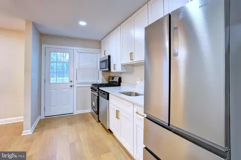 Entry Way - 3620 Erdman Ave, Baltimore, MD 21213 photo 2 of 4
