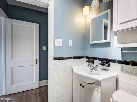 Bath - 4326 Berger Ave, Baltimore, MD 21206 photo 2 of 4