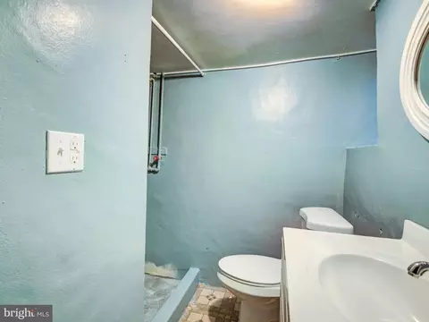 Bath - 4326 Berger Ave, Baltimore, MD 21206 photo 3 of 4