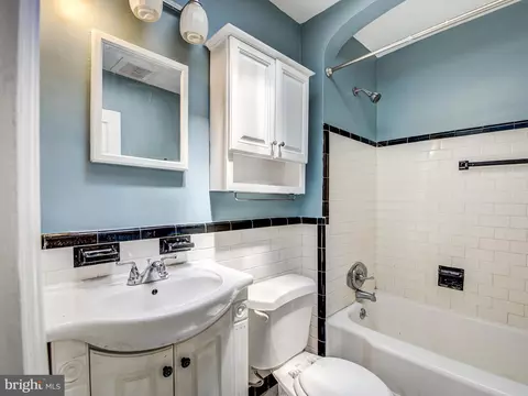 Bath - 4326 Berger Ave, Baltimore, MD 21206 photo 1 of 4