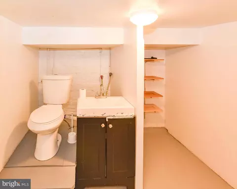 Bath - 516 S Highland Ave, Baltimore, MD 21224 photo 2 of 3