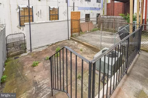 Exterior - 516 S Highland Ave, Baltimore, MD 21224 photo 2 of 2