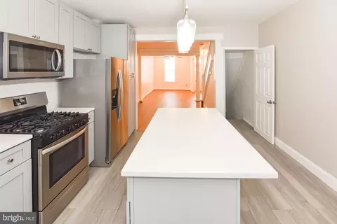 Entry Way - 516 S Highland Ave, Baltimore, MD 21224 photo 1 of 3