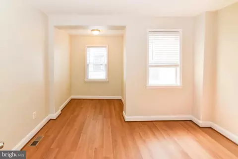 Living - 516 S Highland Ave, Baltimore, MD 21224 photo 4 of 5