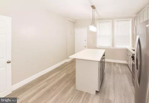 Entry Way - 516 S Highland Ave, Baltimore, MD 21224 photo 2 of 3