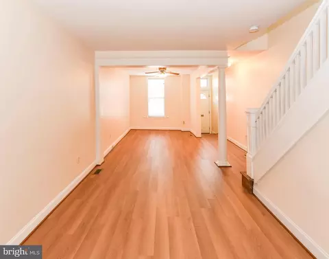Living - 516 S Highland Ave, Baltimore, MD 21224 photo 2 of 5