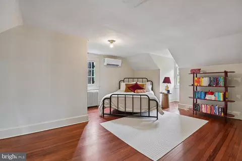 Bedroom - 2209 Ken Oak Rd, Baltimore, MD 21209 photo 9 of 11