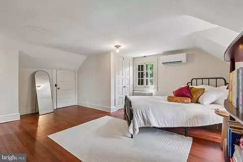 Bedroom - 2209 Ken Oak Rd, Baltimore, MD 21209 photo 10 of 11