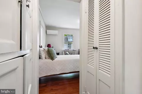 Entry Way - 2209 Ken Oak Rd, Baltimore, MD 21209 photo 14 of 15