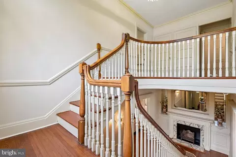 Entry Way - 2209 Ken Oak Rd, Baltimore, MD 21209 photo 7 of 15