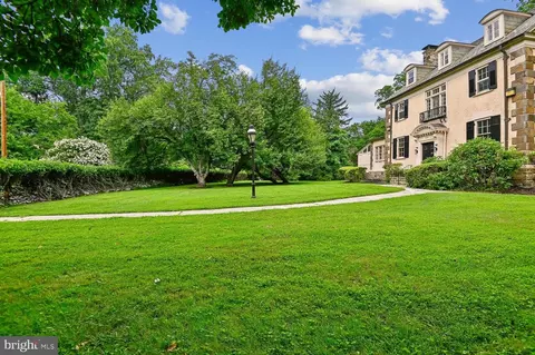 Exterior - 2209 Ken Oak Rd, Baltimore, MD 21209 photo 4 of 18