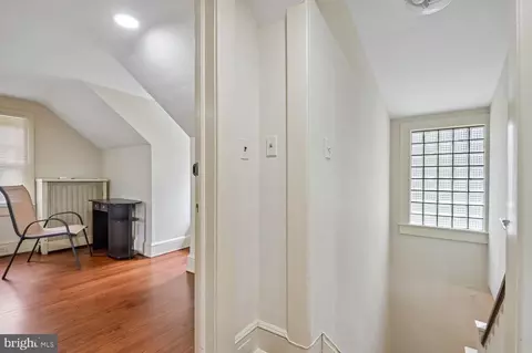 Entry Way - 2209 Ken Oak Rd, Baltimore, MD 21209 photo 15 of 15