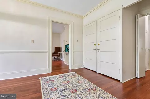 Entry Way - 2209 Ken Oak Rd, Baltimore, MD 21209 photo 10 of 15