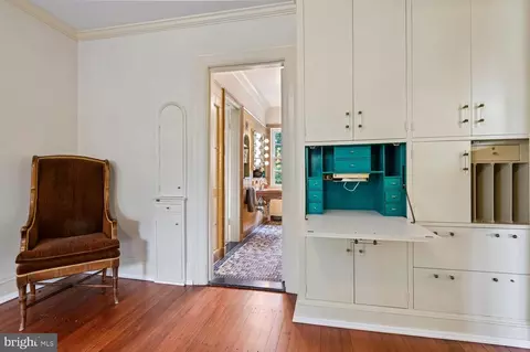 Entry Way - 2209 Ken Oak Rd, Baltimore, MD 21209 photo 11 of 15
