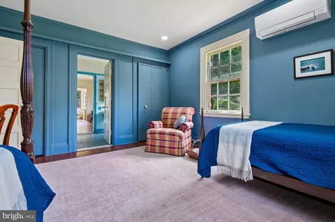 Bedroom - 2209 Ken Oak Rd, Baltimore, MD 21209 photo 4 of 11