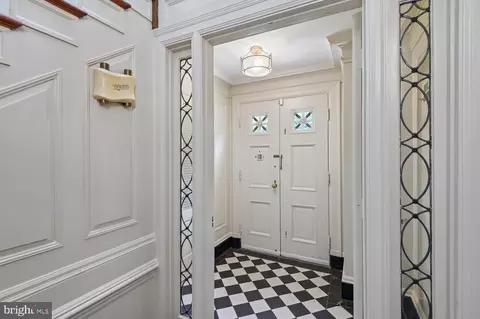 Entry Way - 2209 Ken Oak Rd, Baltimore, MD 21209 photo 1 of 15