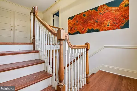 Entry Way - 2209 Ken Oak Rd, Baltimore, MD 21209 photo 8 of 15