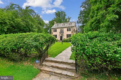 Exterior - 2209 Ken Oak Rd, Baltimore, MD 21209 photo 5 of 18