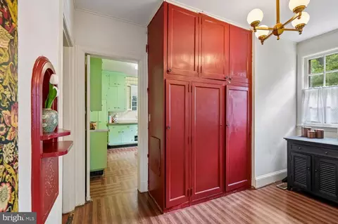Entry Way - 2209 Ken Oak Rd, Baltimore, MD 21209 photo 6 of 15