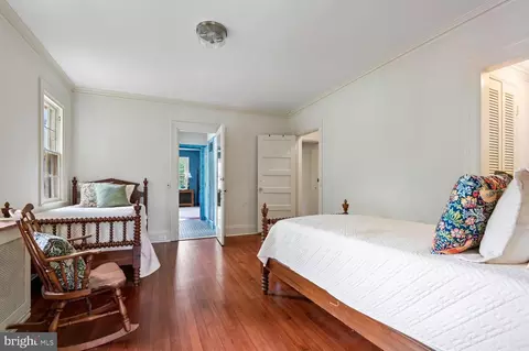 Bedroom - 2209 Ken Oak Rd, Baltimore, MD 21209 photo 6 of 11