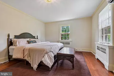 Bedroom - 2209 Ken Oak Rd, Baltimore, MD 21209 photo 1 of 11