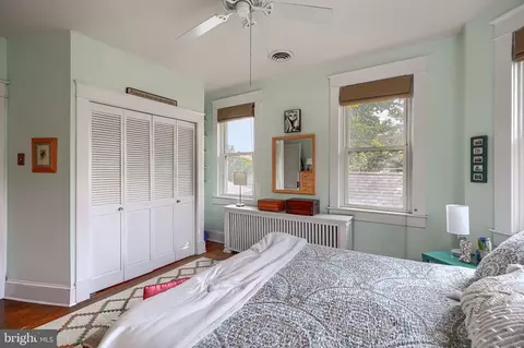 Bedroom - 3106 Parkside Dr, Baltimore, MD 21214 photo 4 of 8