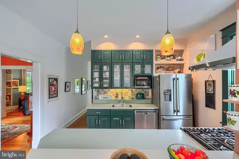 Kitchen - 3106 Parkside Dr, Baltimore, MD 21214 photo 4 of 8