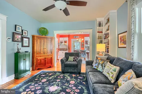Living - 3106 Parkside Dr, Baltimore, MD 21214 photo 3 of 4