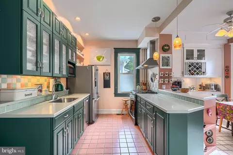 Kitchen - 3106 Parkside Dr, Baltimore, MD 21214 photo 1 of 8