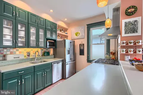 Kitchen - 3106 Parkside Dr, Baltimore, MD 21214 photo 2 of 8