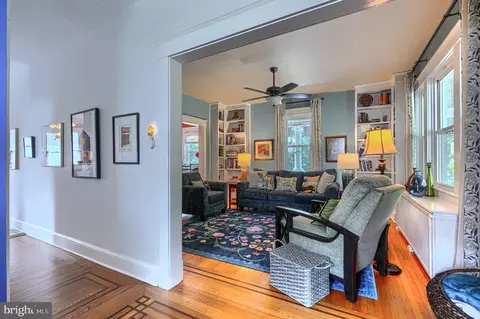 Entry Way - 3106 Parkside Dr, Baltimore, MD 21214 photo 5 of 6